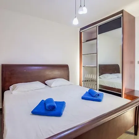 Foinikoudes 1 Bedroom شقة