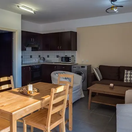 Foinikoudes 1 Bedroom شقة *